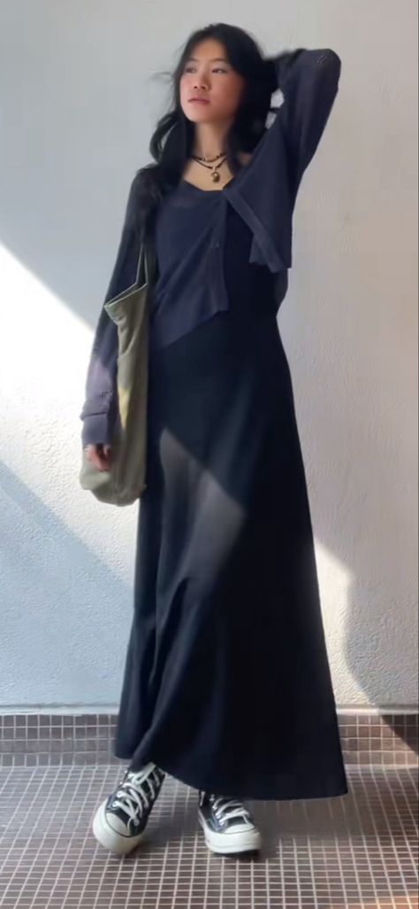 Modest Outfits Office, Asian Modest Outfit, Dark Tone Outfit, Passion Conference Outfit Ideas, Simple Thrift Outfit, Black Top Outfit Winter, Casual Long Black Dress Outfit, Modest Fashion Outfits Korean, Modest Woman Outfits