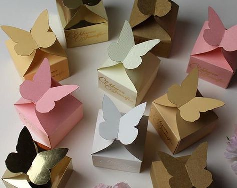 Butterfly Wedding Favors, Gold Wedding Favors, Butterfly Wedding, Butterfly Gifts, Unique Favors, Butterfly Party, Seating Plan Wedding, Butterfly Theme, Cadeau Photo