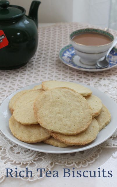 English Tea Cookies Recipe, English Tea Biscuit Recipe, British Biscuit Recipes, Rich Tea Biscuits, English Biscuits, British Biscuits, Tea Cakes Recipes, Recipes Cookies, Tea Biscuits