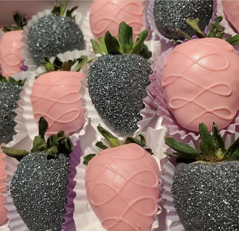 Pink And Silver Strawberries, Pink Strawberries Chocolate, Glitter Chocolate Covered Strawberries, Choc Strawberries, Glitter Strawberries, Chocolate Arrangements, Sweets Business, Strawberries Chocolate Covered, Dutch Butter Cake