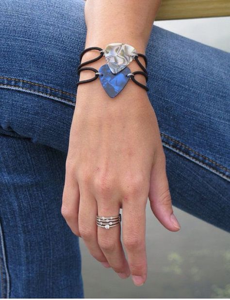 Guitar Pick Bracelet | Guitar Pick Bracelet Could use Chris' picks. Guitar Pick Bracelet Diy, Band Guitar Picks, How To Make Guitar Picks, Pretty Guitar Picks, Aesthetic Guitar Picks, Band Clothes, Guitar Pick Crafts, Guitar Pick Bracelet, Guitar Picks Aesthetic