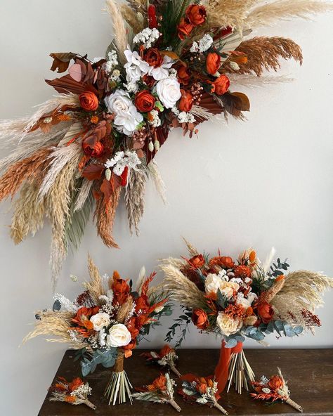 🍀Burnt orange and emerald green wedding collection, made with a mix of dried, preserved and faux flowers🍁 Find your perfect bouquet at our Etsy shop, or reach out to us directly at @lunariaflowers to create your ideal arrangement!😉 #wedding #WeddingBouquet #boutonniere #WeddingInspiration #wedding2024 #wedding2025 #BohoWedding #burgundywedding #WeddingFlowers #bride #bridesmaids #love #marriage #WeddingFlowers #weddinguk #burntorangewedding #emeraldgreenwedding Emerald Green And Burnt Orange Wedding Colors, Emerald Green And Burnt Orange Bouquet, Emerald And Rust Wedding Flowers, Green And Orange Wedding Flowers, Orange And Emerald Green Wedding, Burnt Orange And Emerald Green Wedding, Burnt Orange Dried Bouquet, Orange And Emerald Green, Burnt Orange Dried Flowers