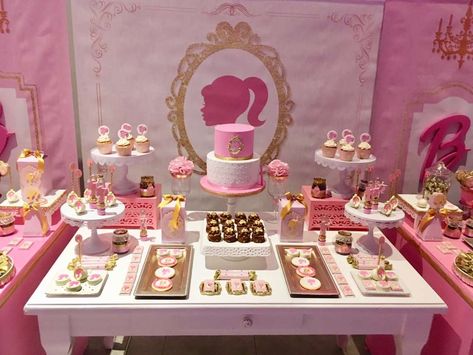 Girls Barbie Birthday Party, Barbie Birthday Party Ideas, Barbie Pool Party, Barbie Party Decorations, Birthday Barbie, Chic Birthday Party, Barbie Theme Party, Ballerina Birthday Parties, Barbie Birthday Party