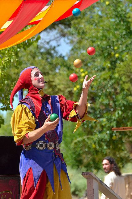 Juggler    Santa Fe Renaissance Fair at El Rancho de las Golondrinas. Jester Outfit Medieval, Jester Core, Medieval Jester, Jester Outfit, Medieval Fair, Jester Costume, Dark Circus, Court Jester, Vintage Clown