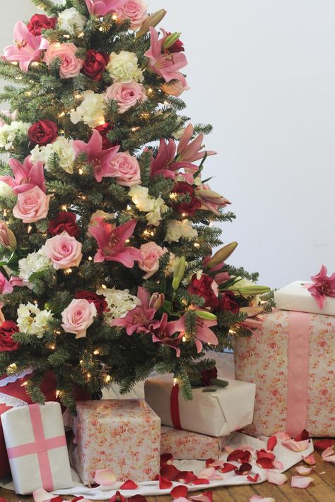 Take your tree to the next level this holiday season with one of these designer themes. Pink Christmas Tree Decorations, Floral Christmas Tree, Tree Themes, Floral Christmas, Traditional Christmas Decorations, Pink Christmas Decorations, Black Christmas Trees, Christmas Tree Inspiration, Traditional Christmas Tree