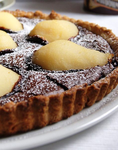 Chocolare pear tart with Pears, cocoa, butter, sugar, flour, vanilla, ground almonds, egg. CLICK HERE to read more Pear Desserts, Pear Tart Recipe, Pear Dessert Recipes, Pear Dessert, Pear Tart, Pear Recipes, Dessert Toppings, Tart Recipe, Sweet Pie