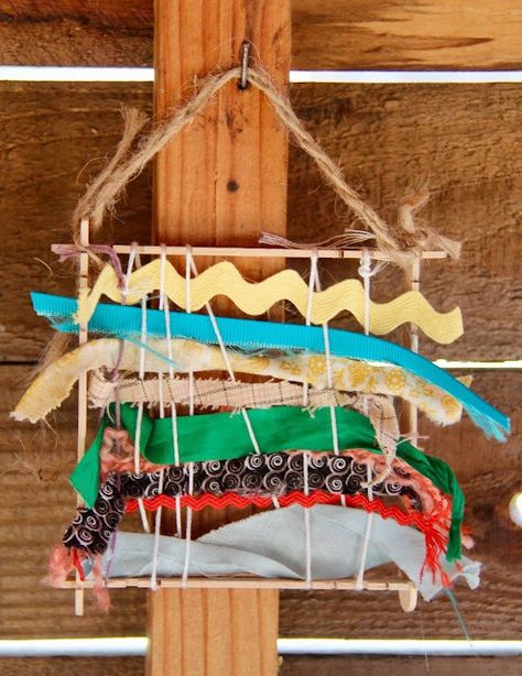 Da Diddley Craft Craft: Popsicle Stick Weaving Loom Popsicle Stick Weaving, Stick Weaving, Popsicle Stick Art, Weaving For Kids, Craft Craft, Stick Art, Spring Tree, Weaving Loom, Popsicle Stick Crafts