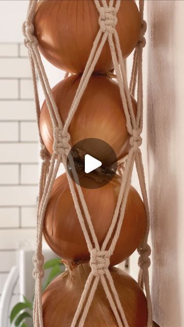 897K views · 84K likes | Breanna Ellis on Instagram: "How cute did this onion hanger turn out?! 🧅   #onions #smallkitchen #diy #macrame #onionharvest #homecooking #homemaking #makeyourown #growyourown" Macrame Onion Bag Tutorial, Macrame Onion Holder Diy Tutorial, Onion Hanger, Macrame Onion Holder Diy, Macrame Onion Holder, Macrame Kitchen, Macrame Holder, Onion Holder, Hanger Diy