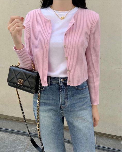 Cardigan Outfit Aesthetic Korean, Pink Cardigan Outfit Aesthetic, Pink Cardigan Outfit, Ootd Cardigan, Cardigan Outfit Aesthetic, Pink Outfits Aesthetic, Cardigan Korean, Aesthetic Korean, Cardigan Outfit