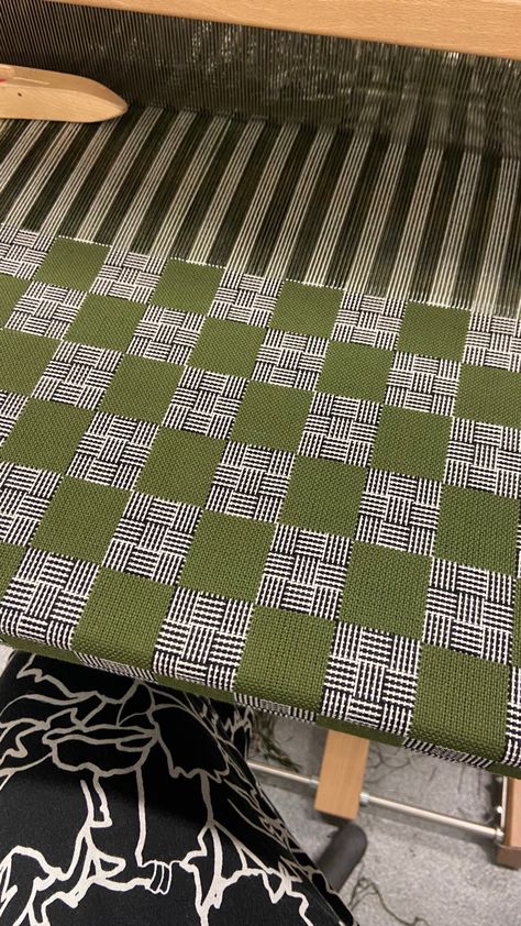 Double Cloth Weaving, Double Cloth Weave, Weaving Patterns Design, Herringbone Blanket, Handwoven Throw, Towel Weaving, Dobby Fabric, Crochet Rug Patterns, Dobby Weave