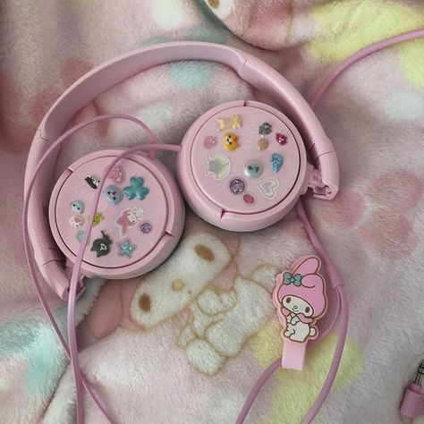 Pastel Wardrobe, Headphone Decoration, Japan Core, Cute Headphones, Charmmy Kitty, Sony Headphones, Hello Kitty Aesthetic, Hello Kitty Plush, Hello Kitty Items