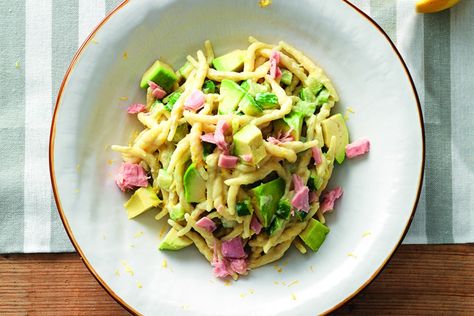 Tuna Sauce, Tuna Zucchini, Pasta With Tuna, Cena Light, Tuna Pasta, Zucchini Pasta, Ripe Avocado, Avocado Recipes, Italian Food