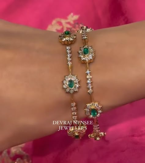 Uncut Diamond Bangles, Diamond Bangles Indian, Emerald Bangles, Ad Bangles, Bangle Diamond, Bangle Design, Silver Necklace Simple, Silver Jewelry Accessories, Diamond Bangles