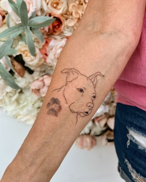 Christina Nguyen 🖊️ Arizona Fineline & Tiny Tattoo Artist on Instagram: "Recent works of ink 🖋️   Click on the unique link in my bio for preset rates on designs and to book directly with me!  #arizona #finelinetattoo #femaletattooartist #dogtattoo #scottsdale #arizonatattoo #tattooartist dog tattoo, dog portrait tattoo, pet tattoo, dog tattoo linework, simple dog tattoo, dog face tattoo" Tattoo Linework Simple, Dog Profile Tattoo, Dog Face Tattoo, Simple Dog Tattoo, Dog Ear Tattoo, Tattoo Pet, Arizona Tattoo, Dog Portrait Tattoo, Tattoo Linework