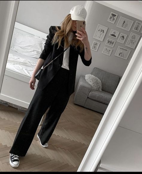 Converse With Work Pants, Converse Outfit Black Pants, Black Converse Street Style, Chuck Shoes Outfits, Converse And Dress Pants, Converse Corporate Outfit, Black Wide Leg Pants Outfit Converse, Black Highcut Converse Outfit Ideas, Platform Converse Outfit Work