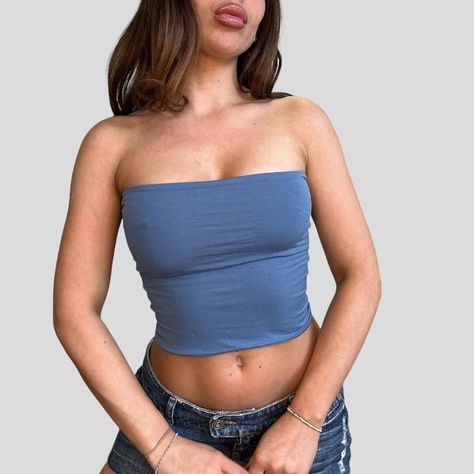 Plain Tube Top, 2000s Tube Top Outfit, Blue Tube Top Outfit, Dama Outfits, Tube Top Aesthetic, Clothes Folds, Y2k Tube Top, Long Tube Top, Y2k Model