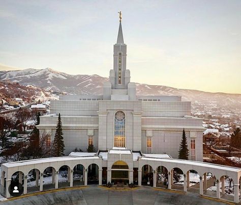 Bountiful Temple, Lds Pictures, Lds Temple Pictures, Mormon Temples, Christian Quotes Wallpaper, Temple Photography, Utah Temples, Temple Pictures, Mormon Temple