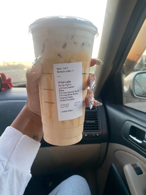 😍😍😍 Cold Coffee Drinks Recipes, Iced White Chocolate Mocha, Cream Cold Foam, Iced White Mocha, Fast Food Drinks, Cold Starbucks Drinks, Secret Starbucks Recipes, Coffee Recipes Starbucks, Iced Starbucks Drinks