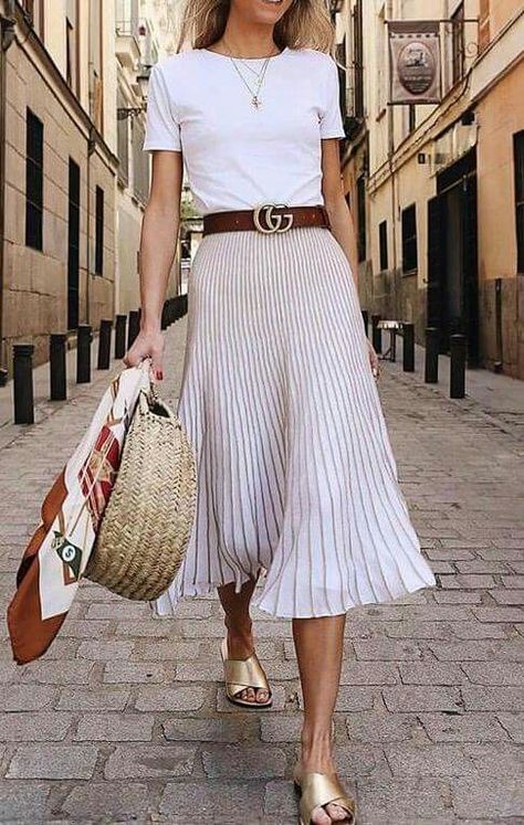 Rok Midi, Rok Outfit, Pleated Skirt Outfit, Mode Tips, Fashion Blogger Style, Street Style Trends, Spring Street Style, Pinterest Fashion, Looks Chic