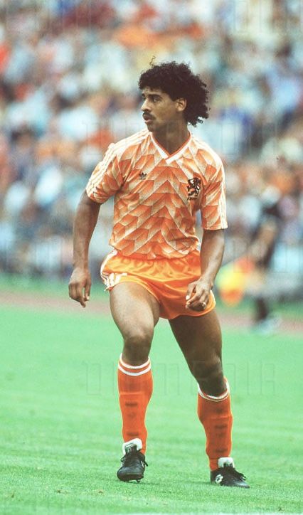 Frank Rijkaard of Holland in action at Euro ‘96. Johann Cruyff, Frank Rijkaard, Ruud Gullit, Paolo Rossi, Michel Platini, Roberto Baggio, Franz Beckenbauer, Sporting Legends, Legends Football