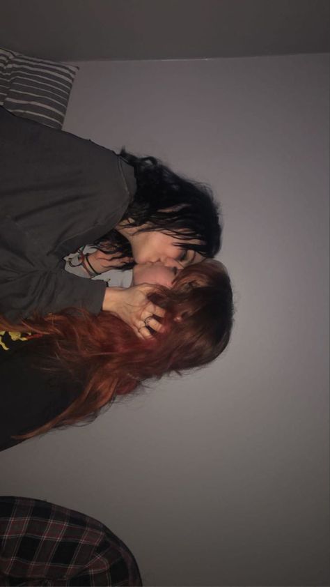 Ginger And Black Hair Lesbian Couple, Lesbian Makeup Photo Bed, Girls Doing Makeup Together Wlw, Bisexual Girl Aesthetic, Wlw Dark Aesthetic, Lesbian Couple Aesthetic Outfits, Girlfriend Aesthetic Lgbt, Bisexual Makeup, Lesbian Makeup