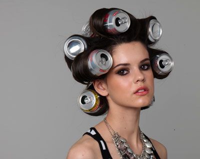 Coke cans as hair rollers? Yes it really works to help add volume and curl to the hair! Crisis Aesthetic, Pop Cans, Life Crisis, Coke Cans, Coke Bottle, Hair Rollers, Curly Hair Tips, Hair Curlers, Hair Tips