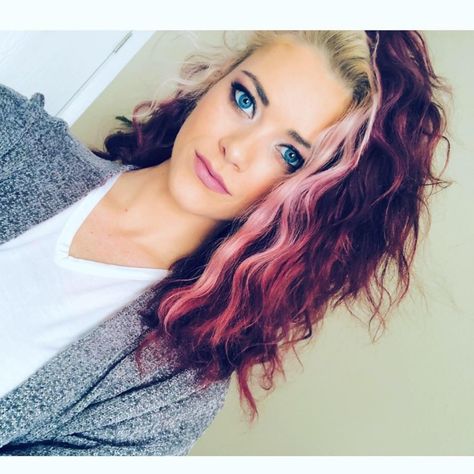 Blonde And Fuschia Hair, Creative Blonde Hair Ideas, Bob Hair Color Ideas, Red And Blonde Hair, Fuschia Hair, Brunette Bob Haircut, Red Purple Hair, Red Violet Hair, Interesting Hair