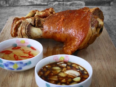 Eisbein Recipe, Beef Tongue Stew, Pork Shanks Recipe, Fried Whole Fish, Homemade Sweet Chili Sauce, Air Fryer Recipes Pork, Fried Ham, Pork Knuckle, Pork Hock