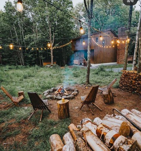 Cabin Landscaping Ideas Woods, Forest Homestead, Tuscan Patio Ideas, Cabin Landscaping, Tuscan Patio, Cabin Backyard, Ecological House, Holly House, Homestead Life