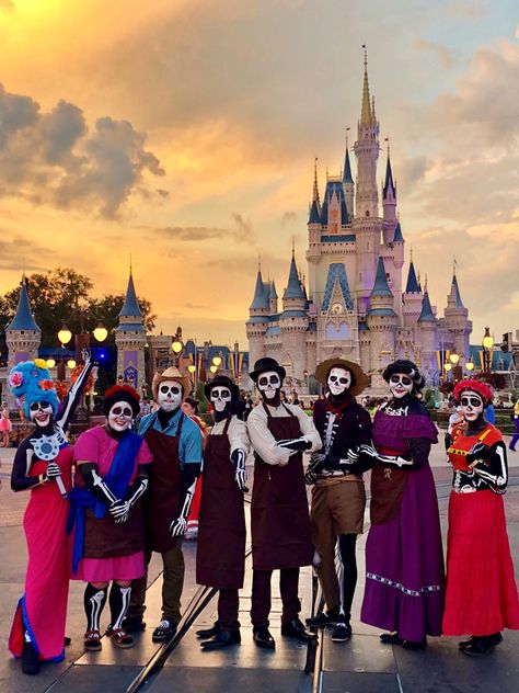 Cast members Dress Up as Disney•Pixar’s “Coco” for Mickey’s Not-So-Scary Halloween Party Coco Costume, Kid Costumes, Coco Party, Halloween Attractions, Disney World Halloween, Disney Coco, Funny Couple Halloween Costumes, Cute Group Halloween Costumes, 3 Birthday