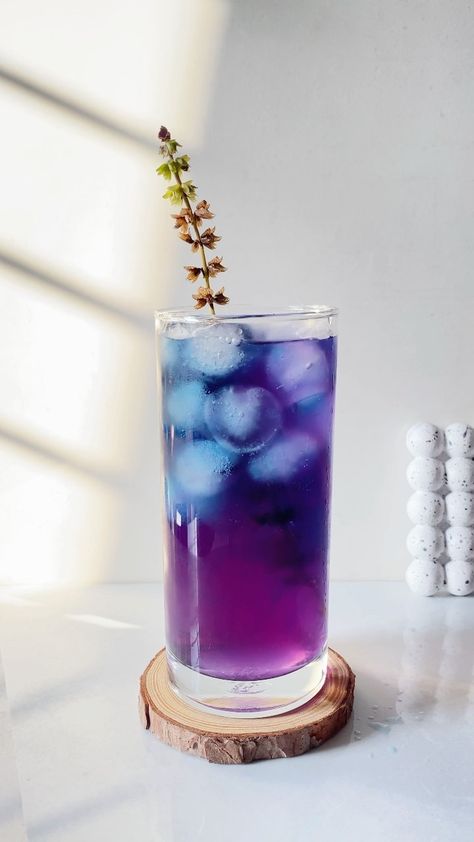 mint_n_brew on Instagram: Blue pea ice tea . Recipe: Blue pea flowers + water Lemon juice . #homecafe #bluepea #icetea #tutorial #tutorialsvideos #asmr… Blue Pea Tea, Ice Tea Recipe, Tea Photography, Water Lemon, Mint Water, Flowers Water, Tea Recipe, Ice Tea, Lemon Juice