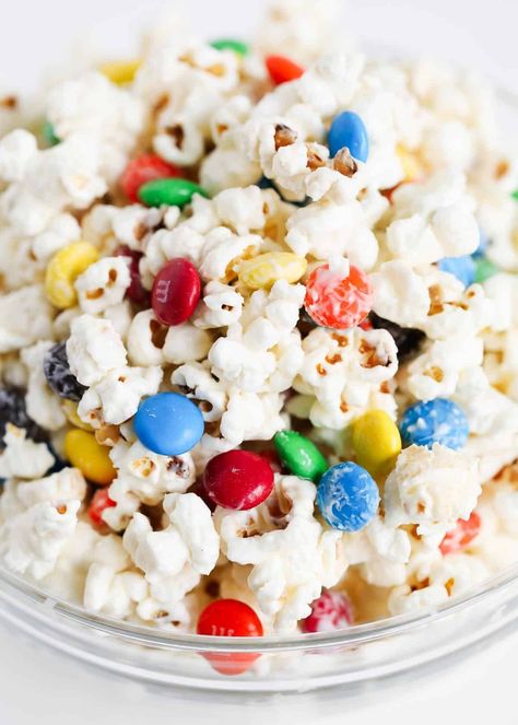 M&M popcorn is the best kind of sweet treat! It's easy, fast, crispy, crunchy, and so addicting! It makes the best party snack, last-minute dessert, Best Party Snacks, Popcorn Mix, Popcorn Snacks, I Heart Naptime, Candy Popcorn, Party Snack, Gourmet Popcorn, Popcorn Recipes, Snack Mix