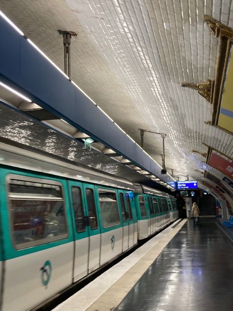 paris subway . ligne 8 Paris Metro Aesthetic, Paris Subway, Metro Paris, Paris 2023, Public Transit, Paris Metro, Roblox T Shirts, Paris Pictures, Painting Inspo