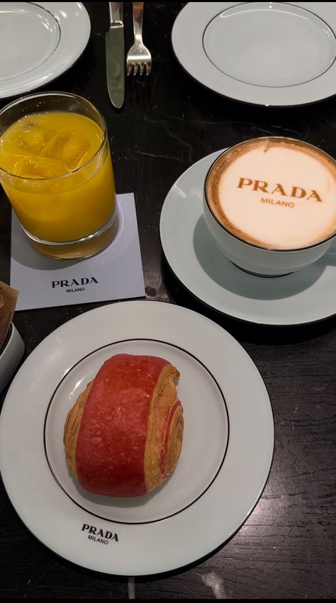 Brunch Aesthetic London, London Breakfast Aesthetic, Nice Food Pictures, Prada Cafe London, Harrods Aesthetic, Prada Cafe, Restaurant Snap, Raspberry Buns, London Snap