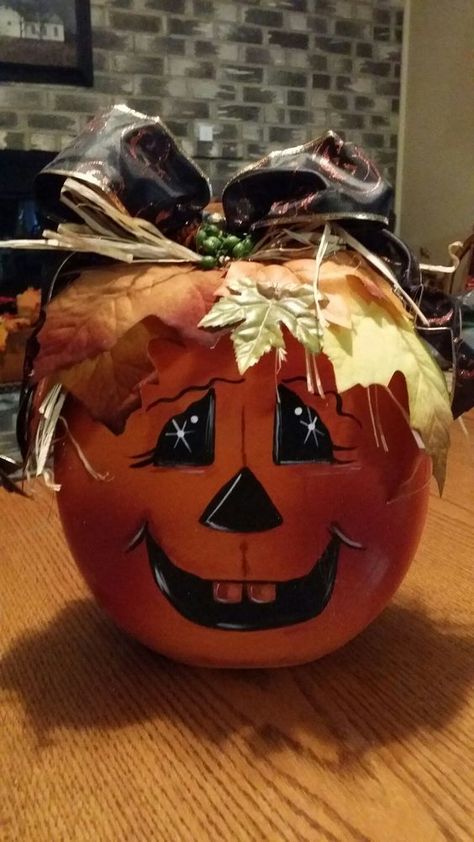 Pod Container Crafts, Tide Pods Container, Pumkin Decoration, Container Crafts, Tide Pods, Halloween Pumpkins Painted, Painted Gourds, Pumpkin Centerpieces, Fall Halloween Crafts