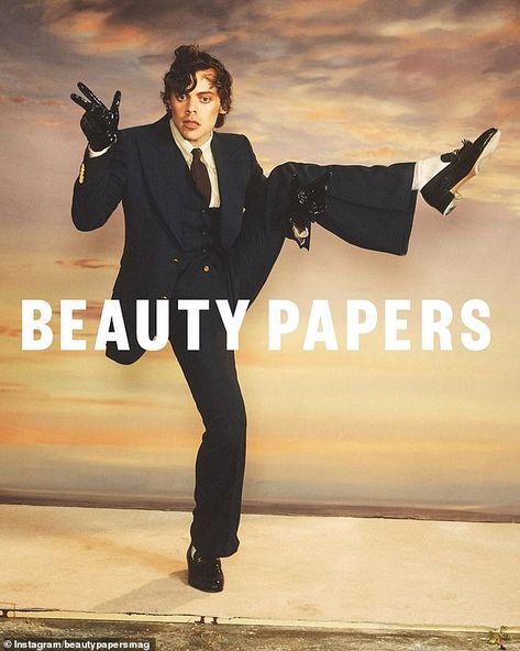 Beauty Papers, Harry Styles Gucci, Foto Muro Collage, Harry Styles Nails, Harry Styles Update, Harry Styles Poster, Harry Styles Aesthetic, Harry Styles Imagines, Tim Walker