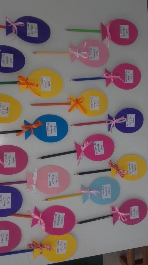 Birthday Chart Classroom, School Door Decorations, Graduation Crafts, Welcome To School, Pencil Gift, Back To School Crafts, Hand Crafts For Kids, Preschool Art Activities, Diy Classroom