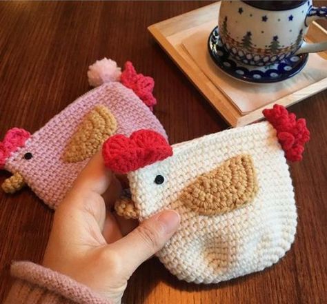 cute crochet ideas Crochet Chicken Purse Pattern, Chicken Bag Crochet, Crochet Chicken Purse Free Pattern, Crochet Chicken Purse, Easy Crochet Chicken Free Pattern, Crochet Animal Pouch, Crochet Chicken Bag, Crochet Animal Bag, Knit Pattern Free