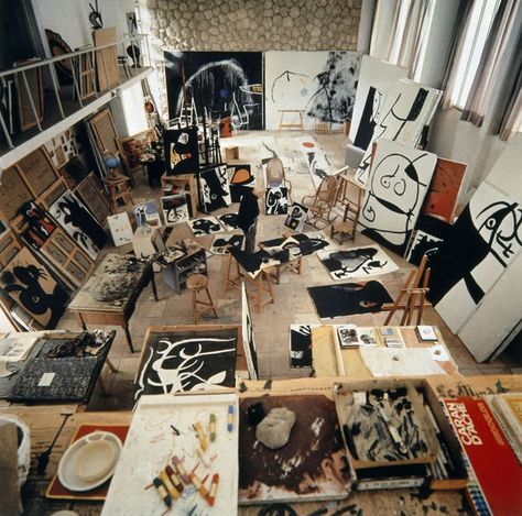 Rangement Art, Painters Studio, Art Spatial, Art Studio Space, Art Studio Room, Art Studio Design, Artistic Space, Joan Miro, Painting Studio