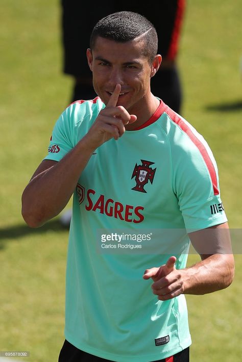 Portugal's forward Cristiano Ronaldo during Portugal Training Session and Press Conference for the Confederations Cup 2017 at Cidade do Futebol on June 14, 2017 in Lisbon, Portugal. Bald Ronaldo, Cristiano Ronaldo Buzzcut, Ronaldo Buzzcut, Ronaldo Hair, Ronaldo Juventus, Ronaldo Cristiano, Ronaldo Football, Men's Hairstyle, Cristiano Ronaldo Wallpapers