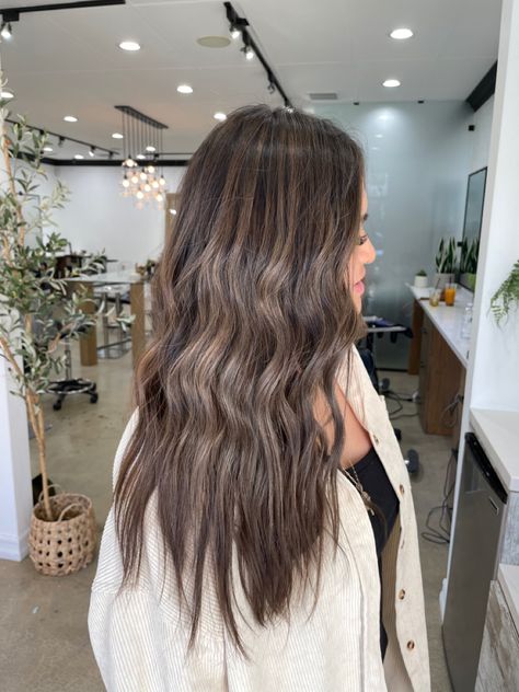 Brunette Balayage Hair Ashy Brown, Neutral Ashy Brown Hair, Brown Hair Highlights Ideas, Blended Dimensional Brunette, Ashy Caramel Hair, Dusty Brunette Hair, Dimensional Ashy Brunette, Reverse Bayalage Brunette Dark, Fall Burnett Hair