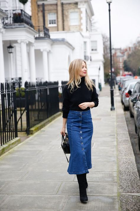 The Return Of The Denim Midi Skirt - The Stylist & The Wardrobe Denim Skirt Business Casual, Long Skirts Denim, Denim Skirt In Winter, Midi Denim Skirt Outfit Fall, Jean Midi Skirt Outfits, Jean Skirt Outfits Winter, Denim Skirt Fall Outfits, Long Jeans Skirt Outfit, Midi Denim Skirt Outfit