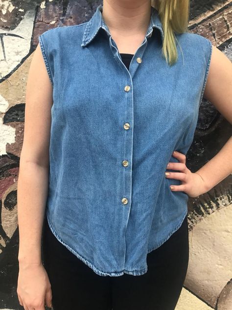 Sleeveless Denim Shirt Outfit, Sleeveless Denim Shirt, Denim Shirt Outfit, Jeans Diy, Denim Shirt, Shirt Outfit, Denim Button Up, Button Up Shirts, Button Up