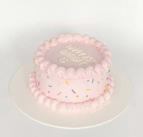 Birth Cakes, Snow Cake, Bolo Vintage, Small Birthday Cakes, Bento Cakes, Golden Cake, Vintage Birthday Cakes, Dinosaur Birthday Cakes, Birthday Cakes For Teens