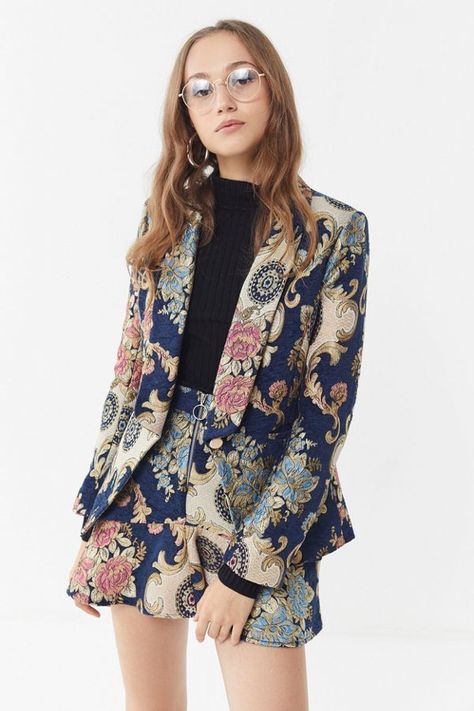 Jacquard Blazer Outfit, Small Chest Outfits, Floral Blazer Outfit, Jacquard Outfit, Fancy Blazer, Blazer Batik, Batik Blazer, 3 Moon, Patterned Blazer