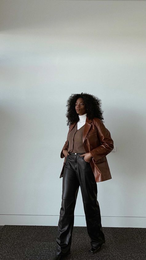 Black Ivy Style Women, Dark Academia Fashion Black Women, Black Women Autumn Outfits, Earth Tone Business Outfits, Earthy Corporate Outfits, Dark Brown Outfits For Women, Classy Outfits For Women Casual Chic Street Style, Long Corduroy Skirt Outfit, Winter Dark Academia Outfits