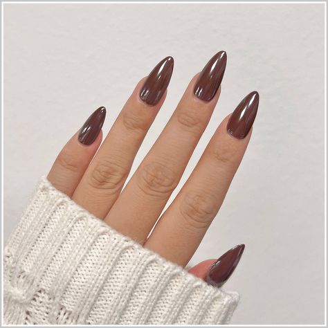 Winter Nail Colors - Is that what you have in mind? Act quickly while all are still fresh in your mind. Visit TODAY to view more. Glazed Nails, Russian Manicure, Emerald Nails, Brown Nail, Fall Nail Trends, Glazed Donut, Eye Nails, Cat Eye Nails, Brown Nails