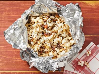 Campfire Popcorn, Jiffy Pop, Kettle Corn Recipe, Mountain Pies, Making Popcorn, Foil Wraps, How To Make Popcorn, Diy Popcorn, Smoked Sea Salt