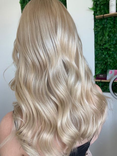 Cream Blonde Hair, Champagne Blonde Hair, Blonde Hair Inspo, Barbie Blonde, Wedding Hair Colors, Fall Blonde Hair, Bombshell Hair, Summer Blonde Hair, Beige Hair