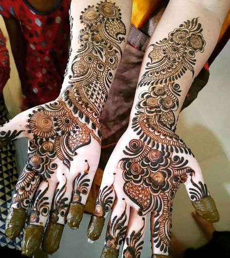 Follow us @mehndi_designsholic for more beautiful trending & latest mehndi designs😇 . . Credit to the respective artists . . . . . . 🌼Dear My lovely @mehndidesingsholic "Fam" Brides👰 We are taking oppointmensts for Bridal,Non-Bridal,Semi Bridal,Bridalmates,& any kind of mehndi occasions🌃 We do all kind of mehndi designs,also we customise designs on your demands😇 Arbi Mehndi Design, Henna Styles, Front Mehndi, Arabic Mehendi, Arabic Mehendi Designs, Front Hand Mehndi Design, Front Hand Mehndi, Mehndi Designs Simple, Khafif Mehndi Design